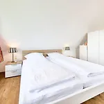Saphir - 4 *